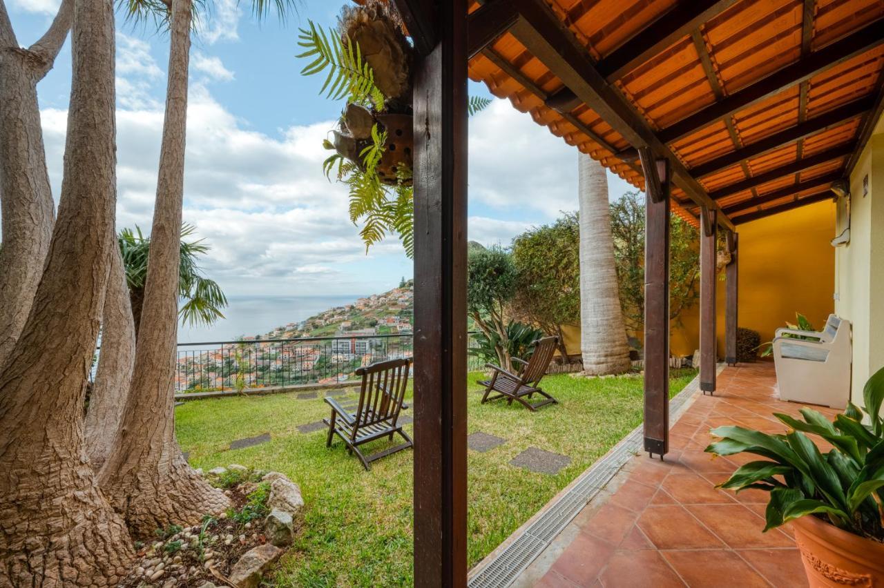 Вилла Palm Tree House By Amazing Madeira Камара-де-Лобуш Экстерьер фото